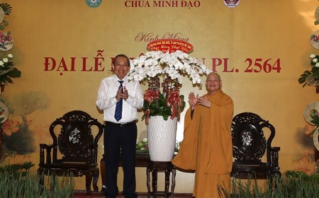 Phó Thủ tướng  chúc mừng đại lễ Phật đản